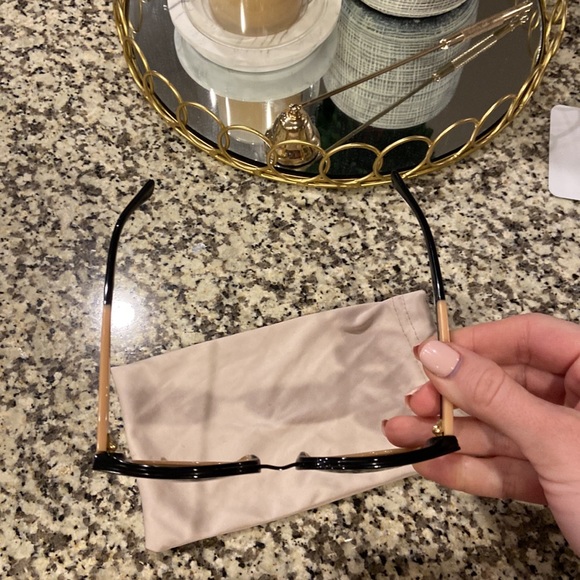 Tory Burch sunglasses - Picture 2 of 5